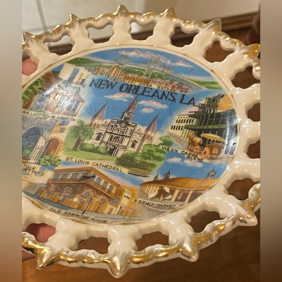 Vintage New Orleans Victoria Ceramics Plate - Picture 5 of 5